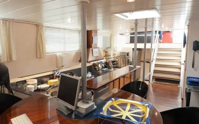 Houseboat NEMO