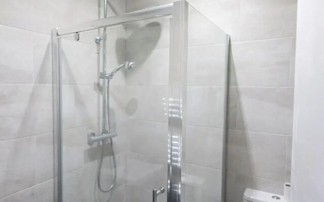 Chic City Apartment in Wallington