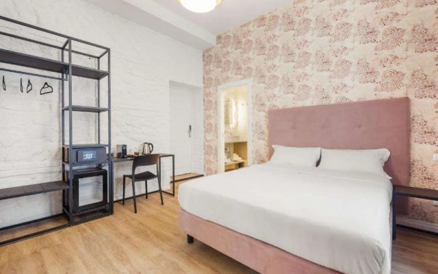 Adelante Rooms