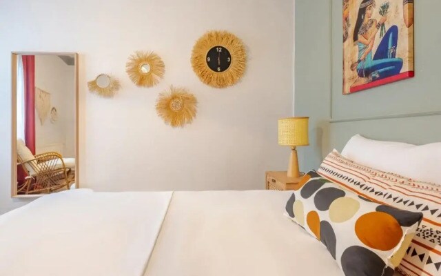 Apartment With Balcony Close to Taksim in Cihangir