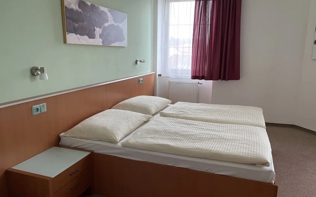 Hotel Ostrov Garni