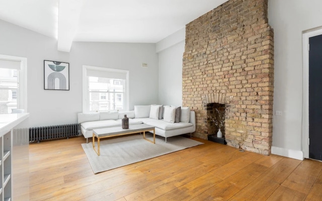 Radiant 2 Bed Flat near Portobello