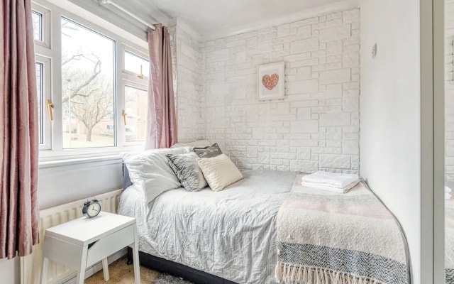 Spacious 3 Bedroom Garden House