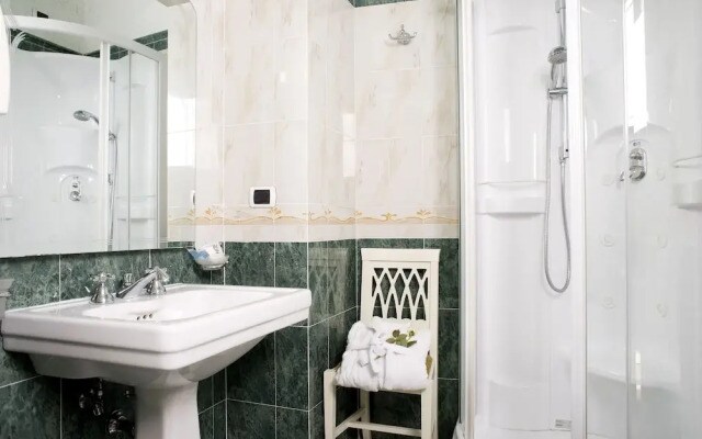 Upper View Suite