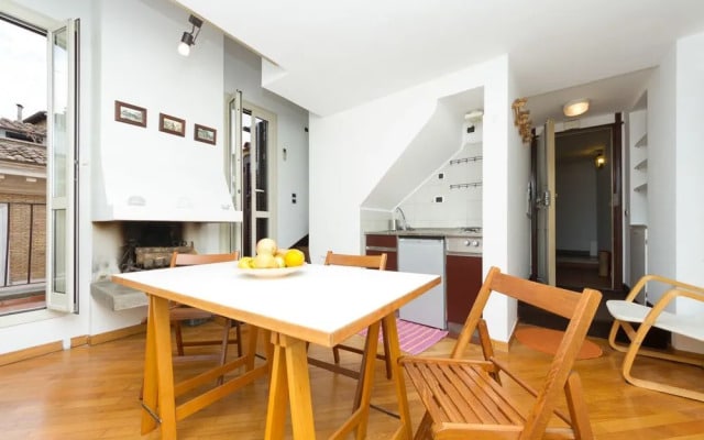 Vetrina - Apartment with Balcony