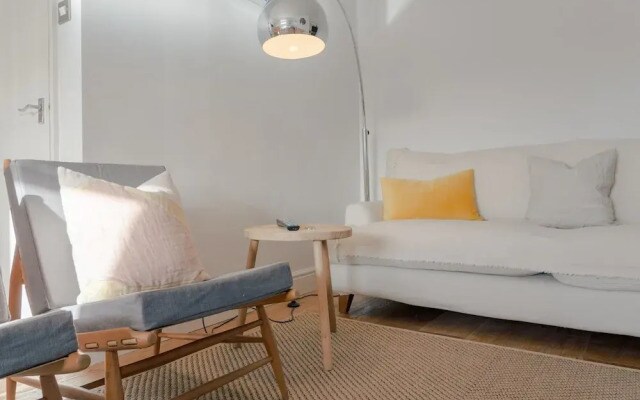 2 Bedroom Apartment Near Ladbroke Grove