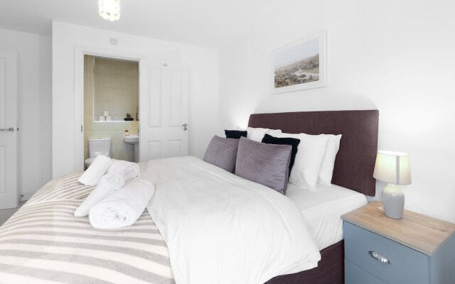 Stylish 3 Bedroom Home with Garden