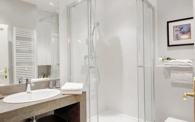 Paris Blanc Manteau Residence