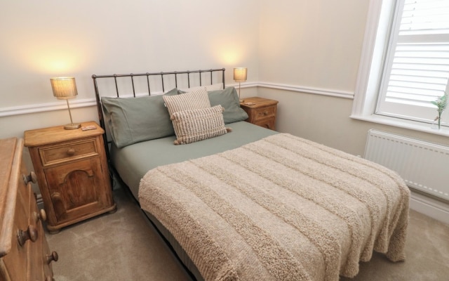 16 Oak Bank