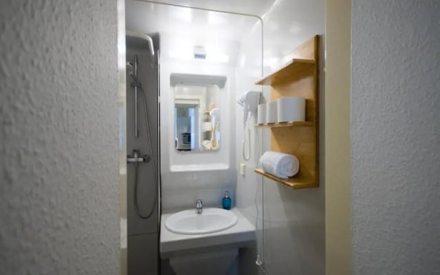 Altbauwohnung Mit 3 Badern (Pb6)