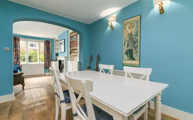 Marvelous 3BR Kennington House w Garden by GuestReady
