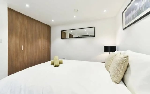 Hotel Style Penthouse Located Close to Central 8