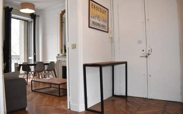 Parisian Apartment In Prime Location