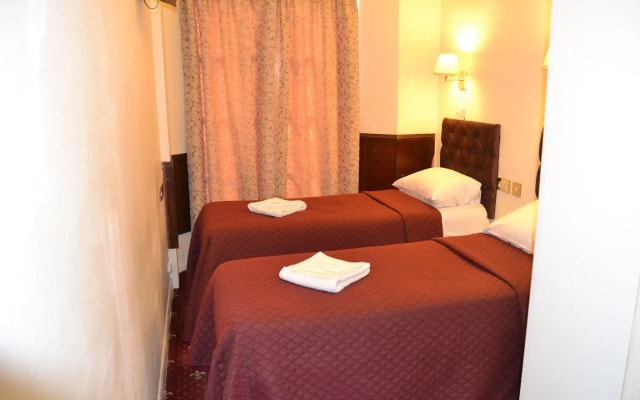 Hyde Park Court Hotel