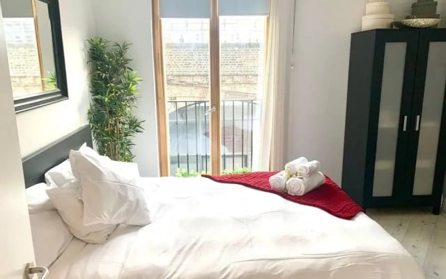 Notting Hill 2-bed Apt With Balcony, 1 min to Tube