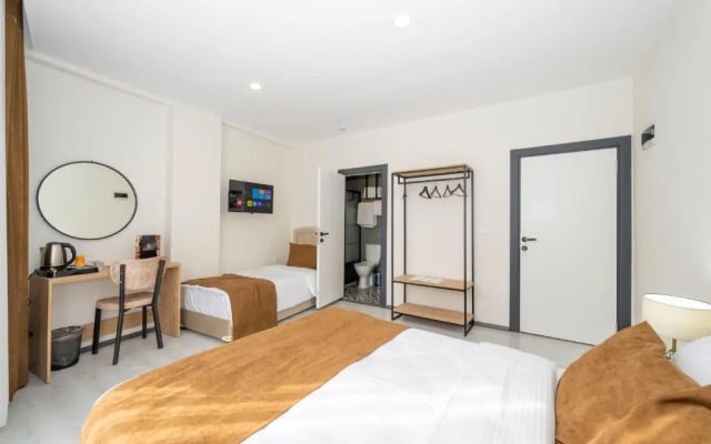 Glori̇a Ai̇rport Hotel