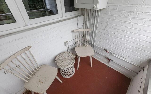 Bright 2 BR Battersea Flat With Great Location