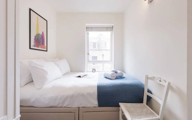Bright Charing Cross Apartment