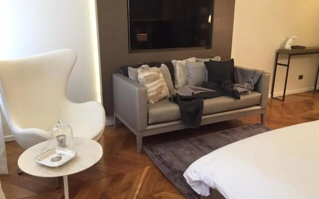 Cirque Deluxe Studio Apartment