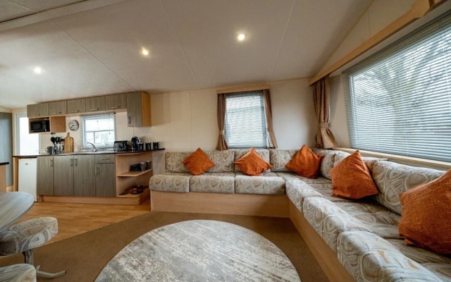 Inviting 3-bed Caravan on Sand Le Mere, Tunstall