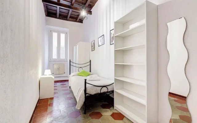 Spanish Steps Spacious Apartment