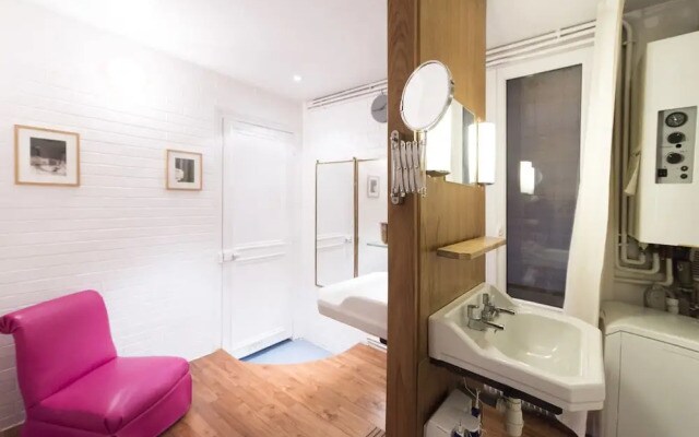 Place de la Republique Hideaway