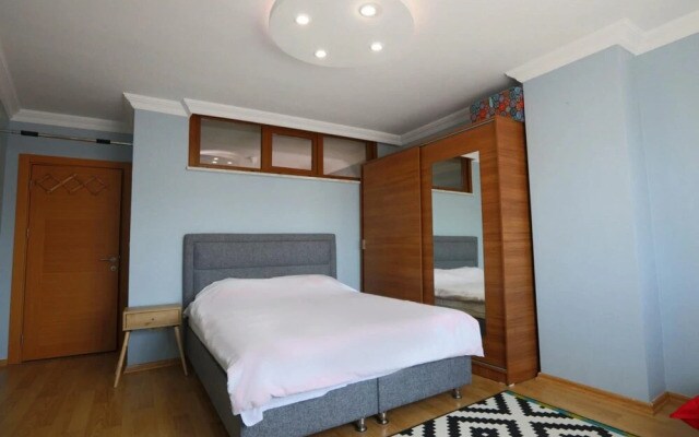 Modern and Stylish Flat With Balcony in Atasehir