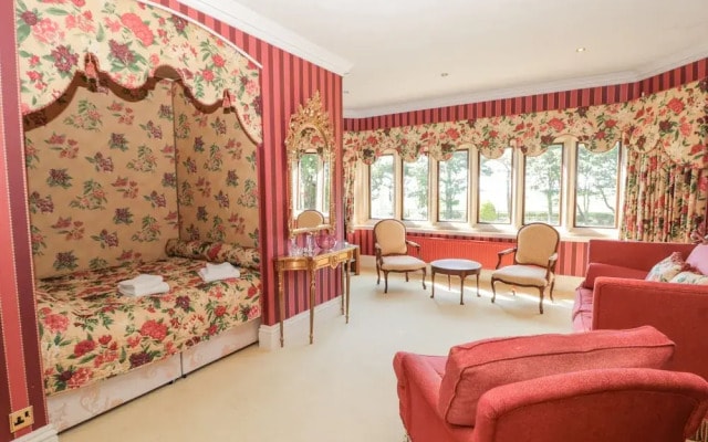 Highcliffe Manor