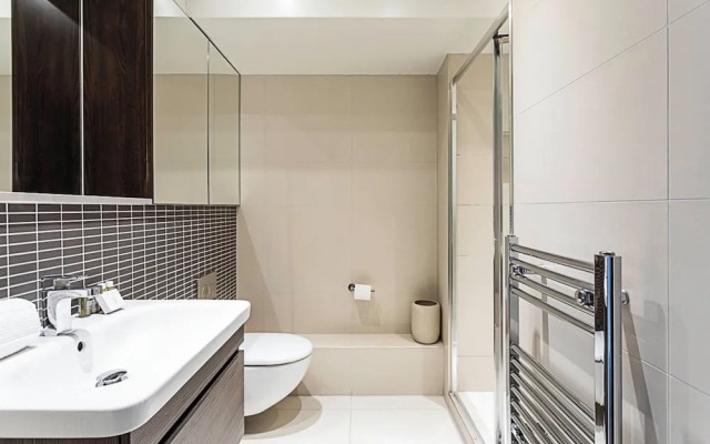 Modern Brentford Flat