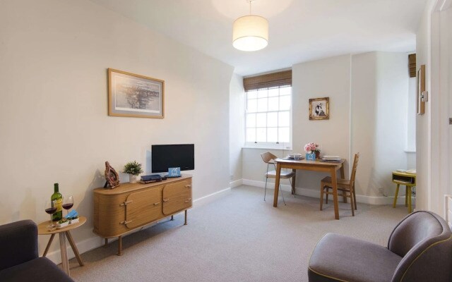 Bright Queen Alexandra Apartment - MPN
