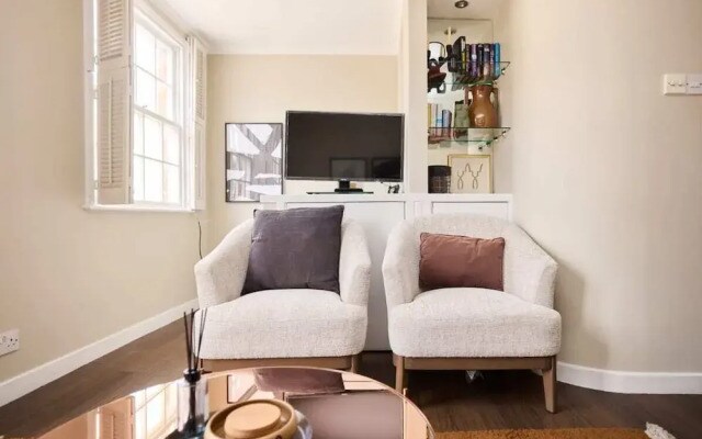The Holland Park Crib - Classy 2bdr House