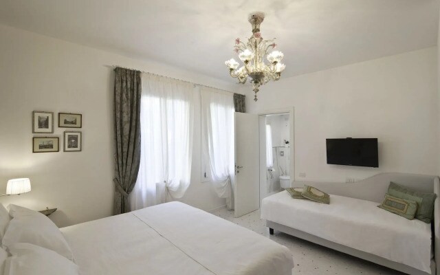 Chiara Lodge