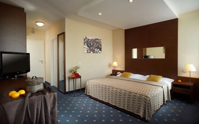 Hotel Fortuna West