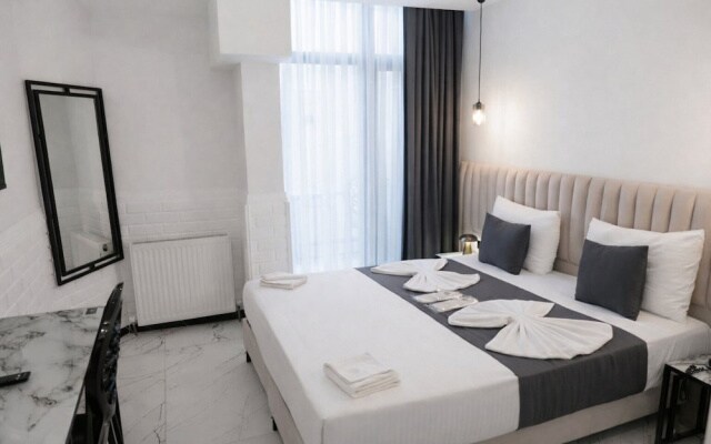 D Twins plus Hotel