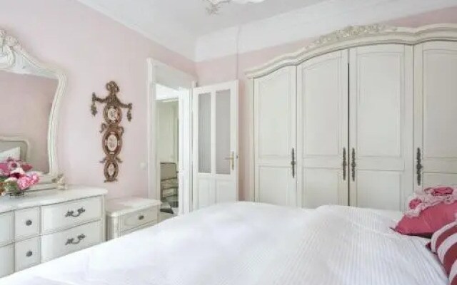Apart House Plesia