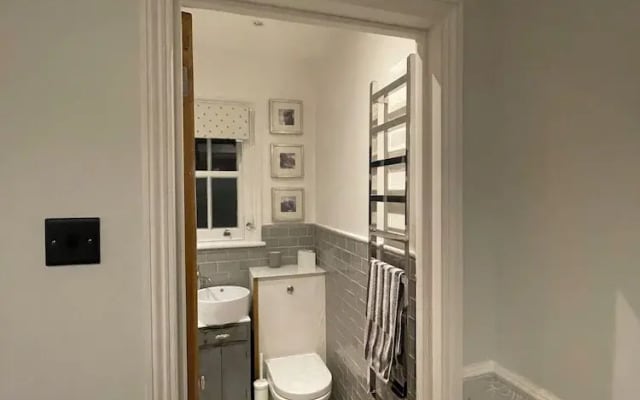 Shepherds Bush W12 Magical Townhouse nr Westfield