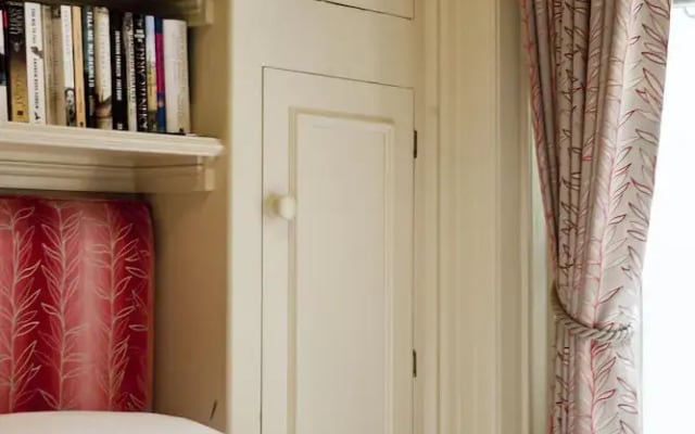 Gledhow Gardens by Onefinestay