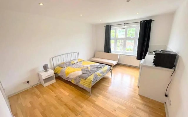 Large Triple Studio in South London - Sutton