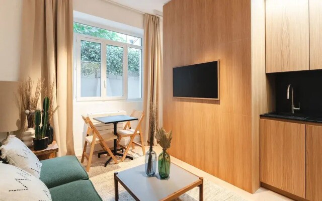 AC Apartment With Terrace in the Center of Paris