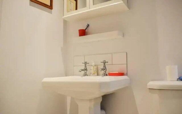 Fantastic 2 Bedroom Shepherds Bush Garden Flat