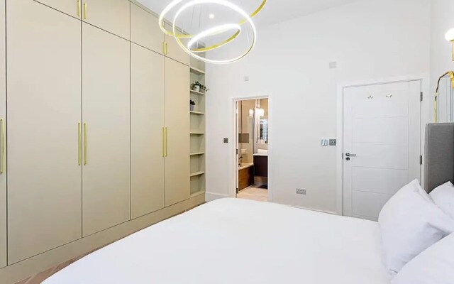 Gorgeous Flat in the Heart of Acton