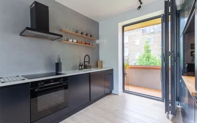Ultra-modern 1 Bedroom in Angel With Balcony