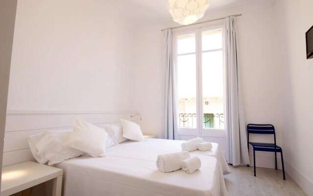 Hostal Express by gaiarooms