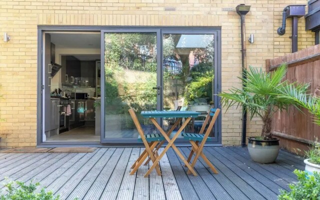 Beautiful & Modern 3BD House- Kennington!