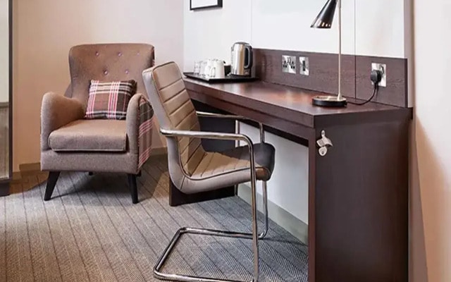 Premier Inn Heathrow Airport T2 & T3 (Bath Road)