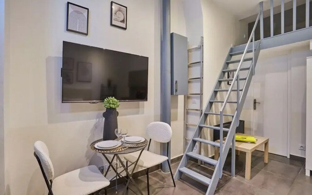 Charming Studio Center of Paris Montmartre