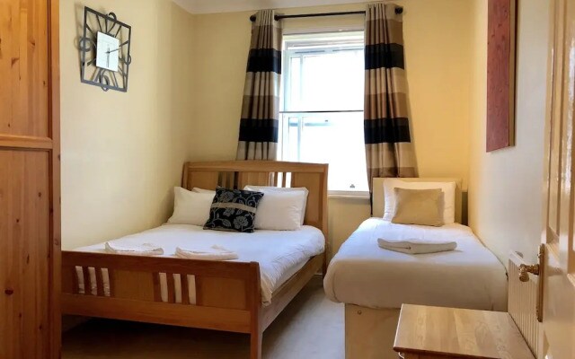 Apartment Next to Victoria Station