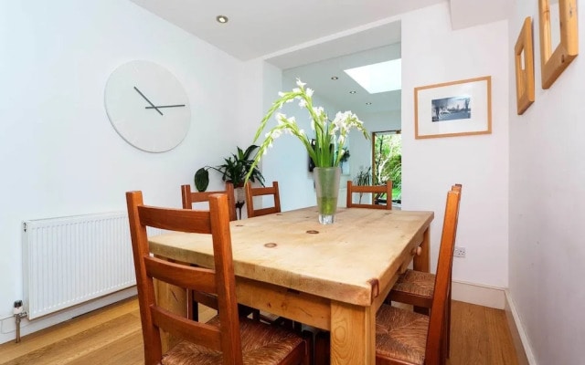 Stanlake Villas Garden Flat