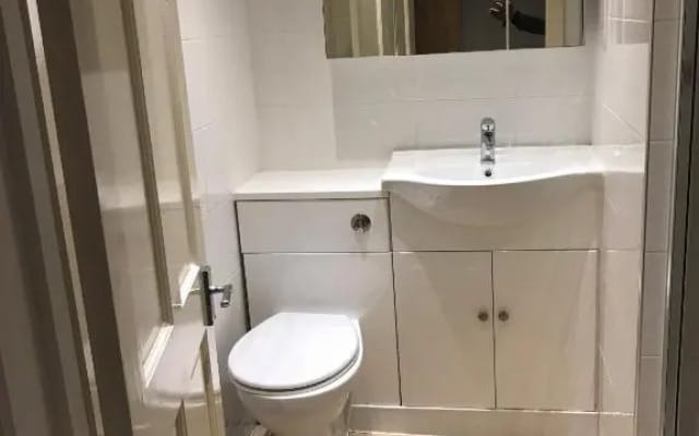 2A Charlwood Place
