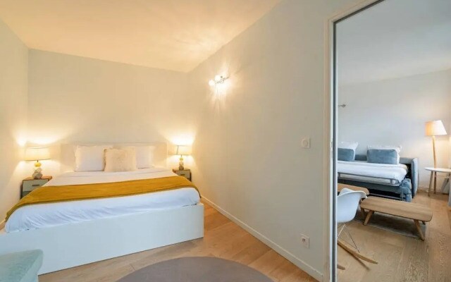 Bright 1-Bed Apartment, Perfectly Located in Paris